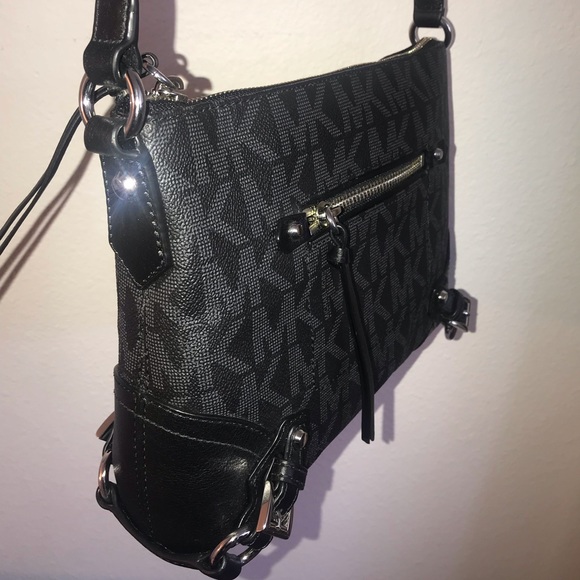 MICHAEL Michael Kors Handbags - BRAND NEW Michael Kors purse! 😍